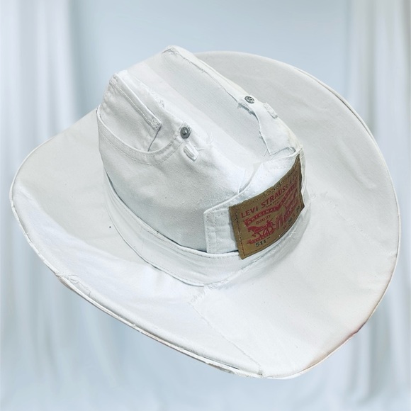 JaharCoDesigns Accessories - Levi's White Canvas Hat